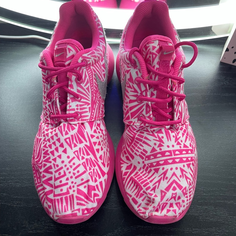 NIKE GIRLS ROSHE RUN LACE UP LOW TOP